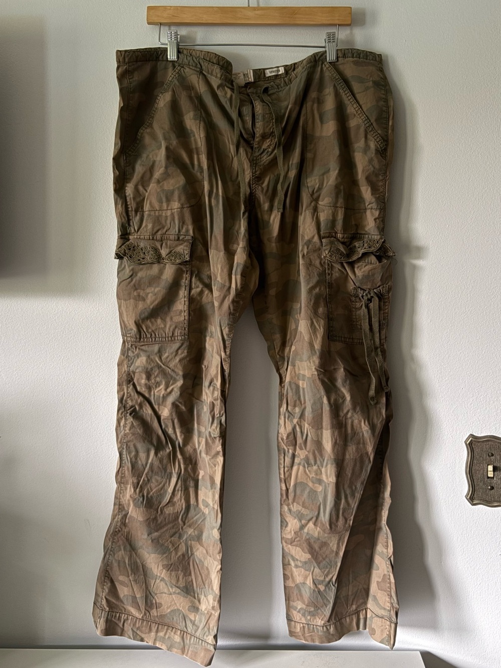 Old navy Cargo Pants in Camouflage  - Casual Utility Style